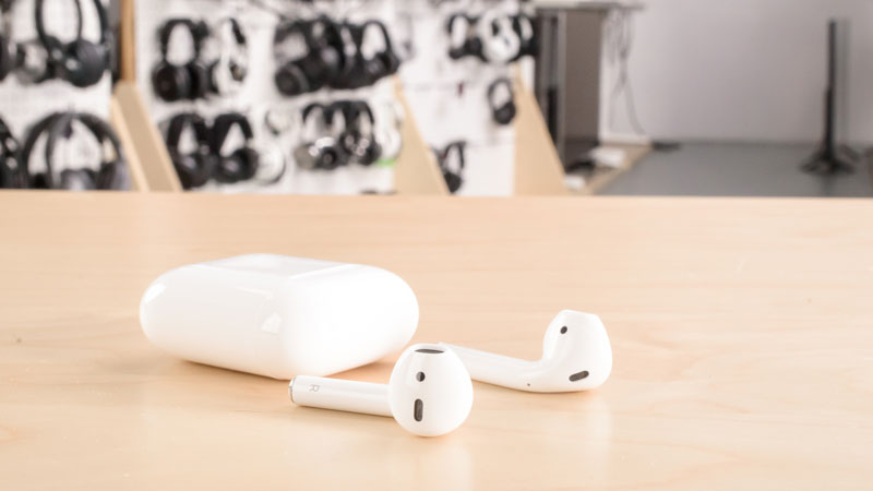 Apple AirPods Gen 2 Charging Case có khả năng điều chỉnh hoàn toàn bằng giọng nói